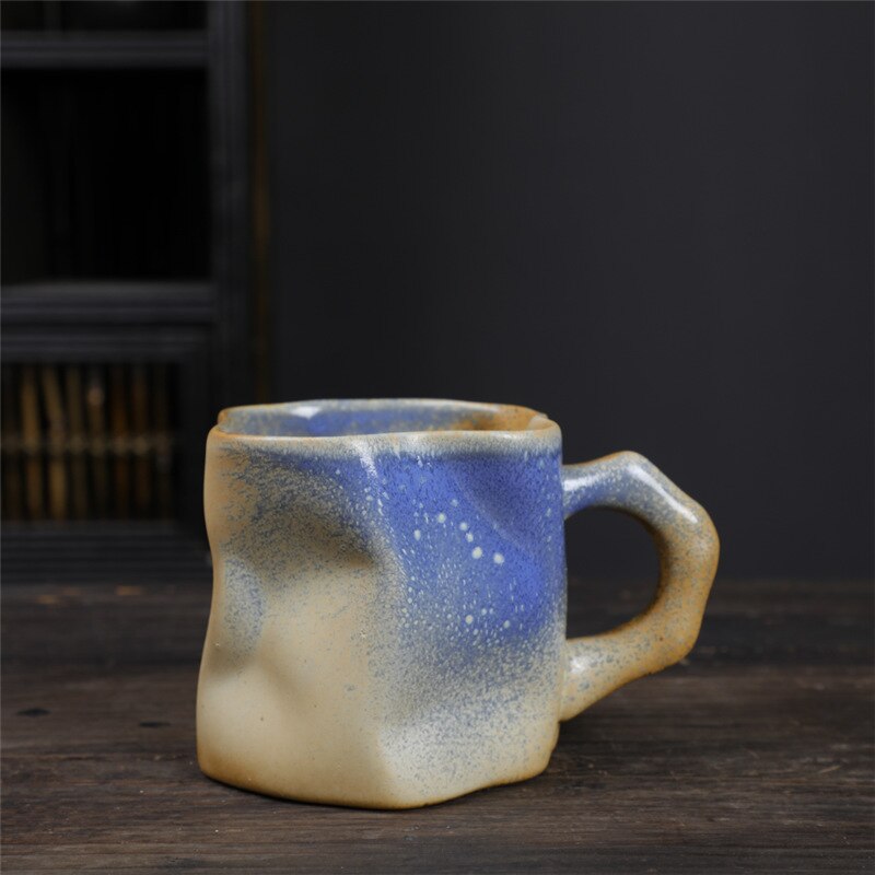 Gedrehte Keramiktasse, Kaffeetasse, Nische, speziell geformte Teetasse, bunte grobe Keramik, kreative Tassen, Kaffeetassen