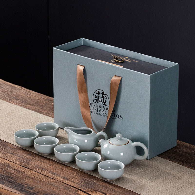 Luovat lahjat Kung fu tea asetti sarjan lyhyitä moderneja jääkeraamisia teekannu -teekuppi -lahjapakkausteitä ja kuppisarjaa kiinalaisia