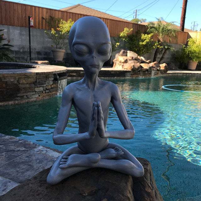 Meditation Alien Resin Ornaments UFO Decoration Statue Garden Home Office Yard Art Decor For Indoor Outdoor