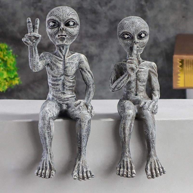 Patung taman UFO hiasan taman luaran dalaman, patung -patung alien resin 2pcs, hiasan figurin desktop untuk angka kabin rak buku
