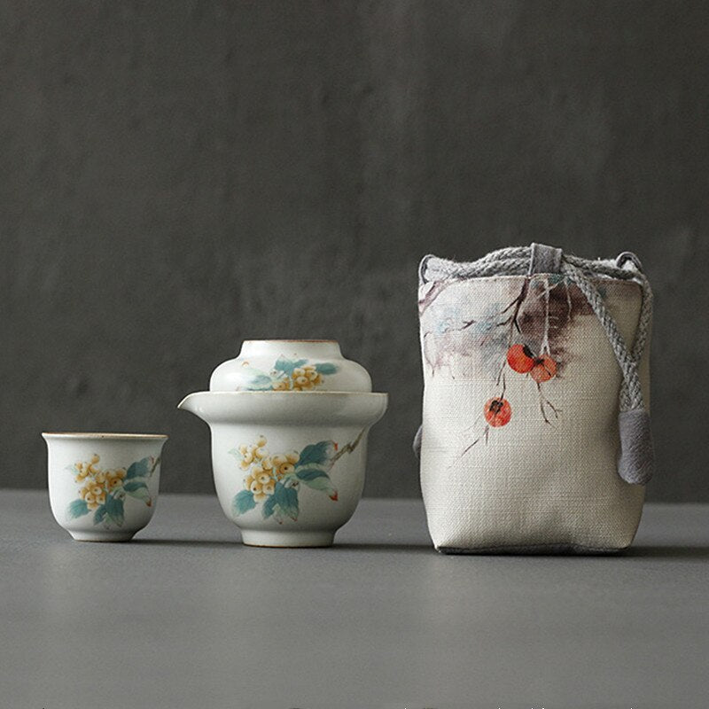 Przenośna ceramika z herbatą i filiżanką