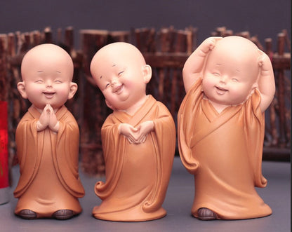 פסלוני פסלוני נזיר קטן וחמוד דת בודהה מלאכת שרף שולחן מיניאטורות קישוטים אביזרים עיצוב הבית קישוט מכוניות