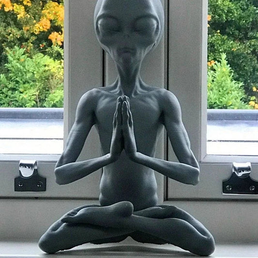 Mini meditazione statue aliena in resina ornamento giardino alieno uffice cortile arredamento artistico per esterno interno