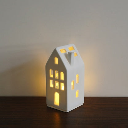 스칸디나비아 스타일의 작은 집 캔들 홀더 세라믹 중공 아웃 건축 왁스 홀더 순수한 흰색 홈 액세서리 램프