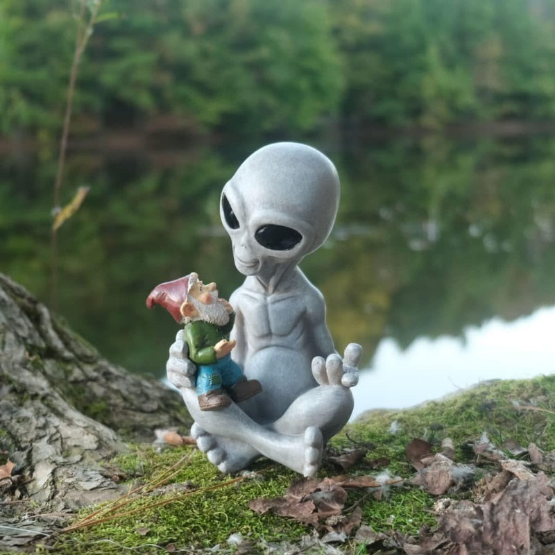 Étrange Alien tenant nain jurassique jardin elfe décoration Figurines pièces Art créatif Design cour décor jardin Statues 