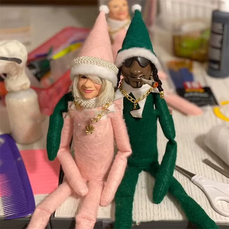 Snoop creativo en un espía de muñeca de elfos de Navidad en una decoración de Navidad doblada adornos de látex de látex juguetes de regalo de muñecas
