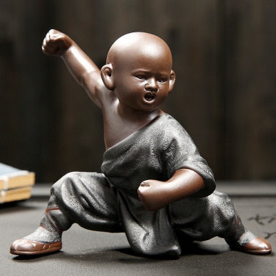 פסל פיסול נזיר קטן קרמיקה קישוט בית מלאכה בסגנון סיני סט תה פסל בודהה פסל המתנה הטובה ביותר