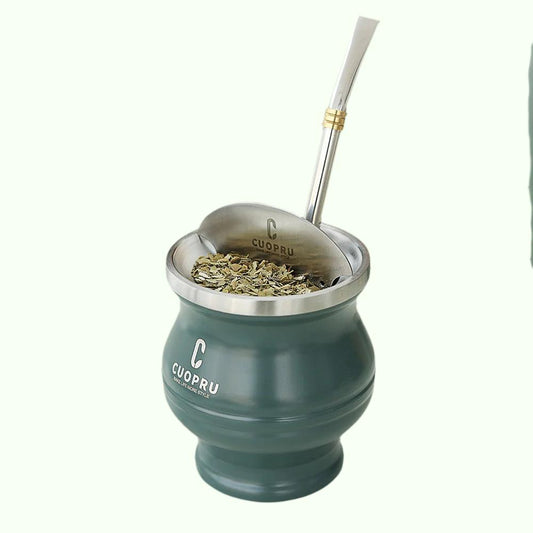 Yerba Mate -sarja sisältää kaksiseinäisen ruostumattomasta teräksestä valmistetun teekupin yhden pommi -mate (oljen), puhdistusbrus ， teeerotin