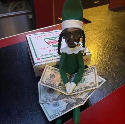 Poupée elfe de noël Snoop créative sur un perron, décorations de noël pliées, ornements en Latex pour la maison, jouets cadeaux 