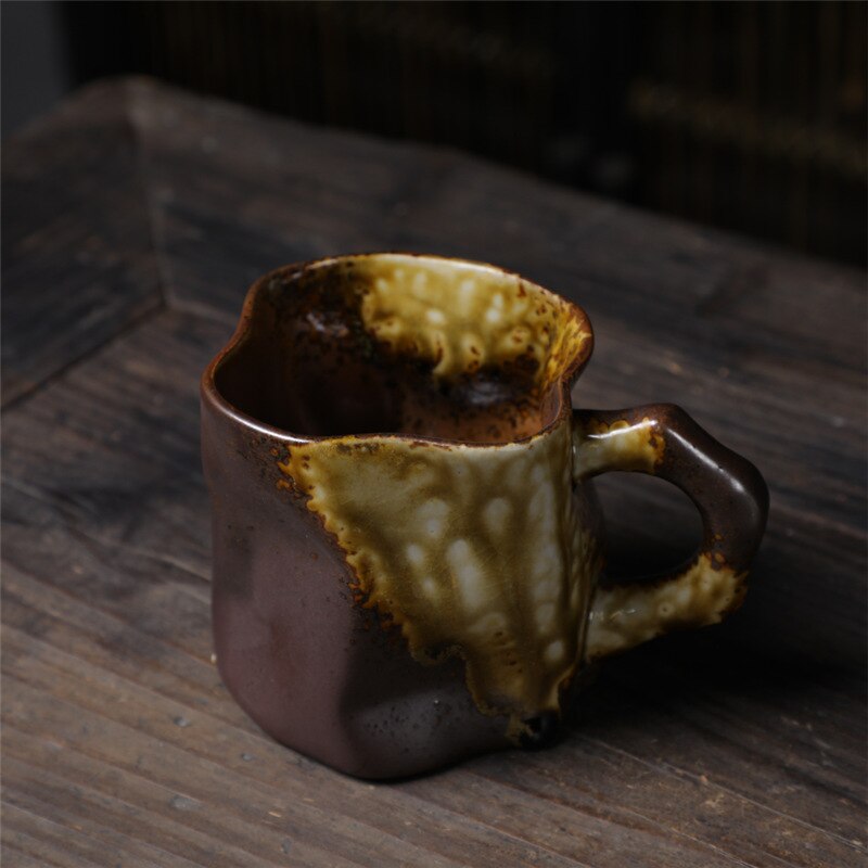 Gedrehte Keramiktasse, Kaffeetasse, Nische, speziell geformte Teetasse, bunte grobe Keramik, kreative Tassen, Kaffeetassen