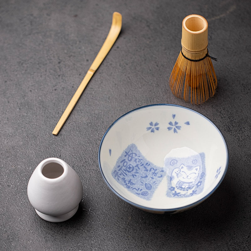 竹の泡立て器とチェーセンホルダーと日本の素敵な猫のセラミック抹茶ボウル