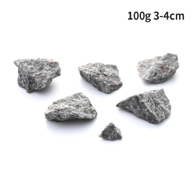 Luonnollinen liekkipalokivi Syeniitti, joka sisältää fluoresoivia sodalite-mineraali karkea kide pitkän aalto UV 365nm: n kokoelmanäytteet