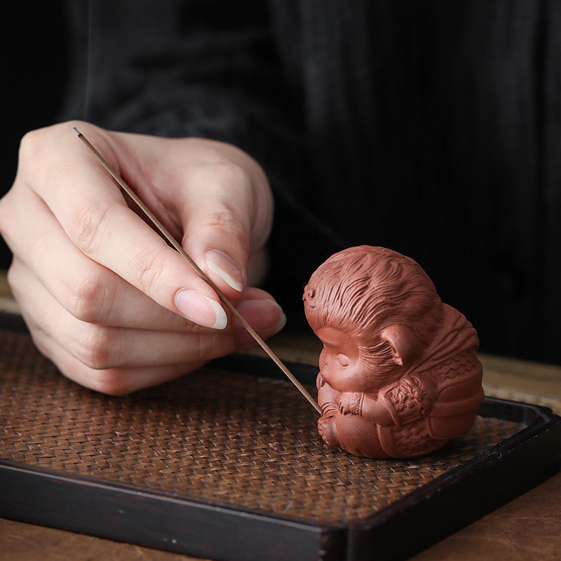 Chinoiserie Hediye Seramik Mor Kil Pottery Maymun Kral King Wukong Maymun Tütsü Çubukları Craft Aromaterapi Çay Pet Masa Dekoru