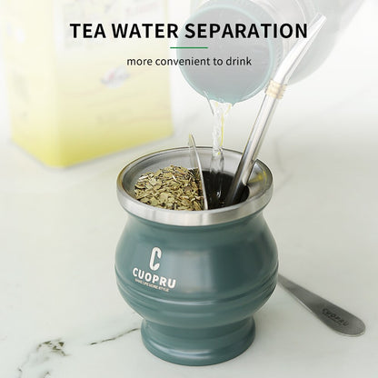 Das Yerba Mate-Set enthält eine doppelwandige Mate-Teetasse aus Edelstahl, eine Bombilla Mate (Strohhalm), einen Reinigungspinsel und einen Teetrenner