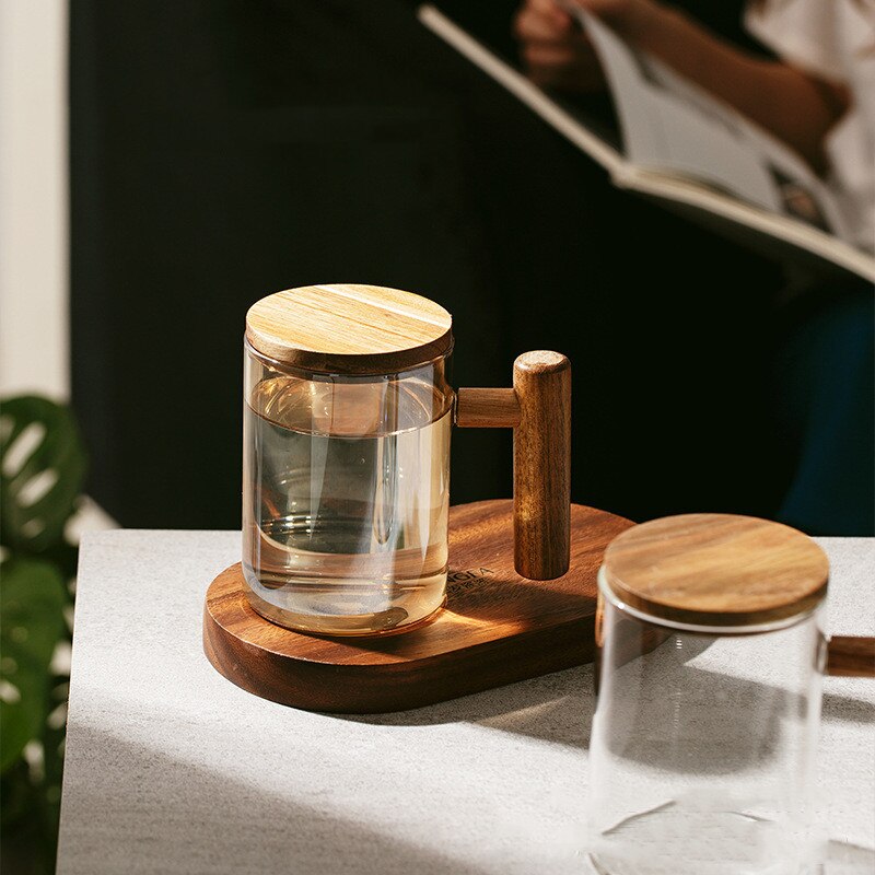 Teacup kaca dengan infuser dan tudung, cawan teh kaca, cawan teh besar dengan pemegang kayu untuk teh daun longgar