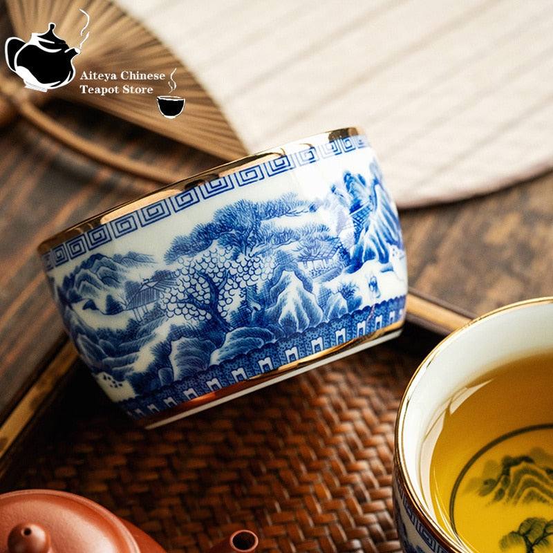 Jingdezhen cangkir master lansekap biru dan putih bertatahkan dengan set teh kung fu keramik emas, cangkir teh, mangkuk teh kelas atas