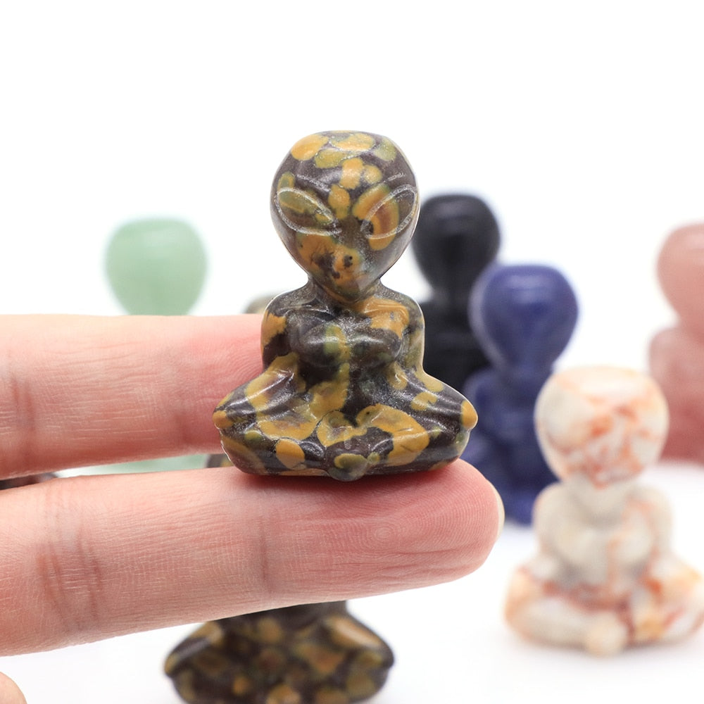 Estátua de alienígena de ioga de 1,6 ", pedra natural de reiki, cristal esculpido, arte abstrata, artesanato, meditação de cura, decoração de quarto de casa, presente