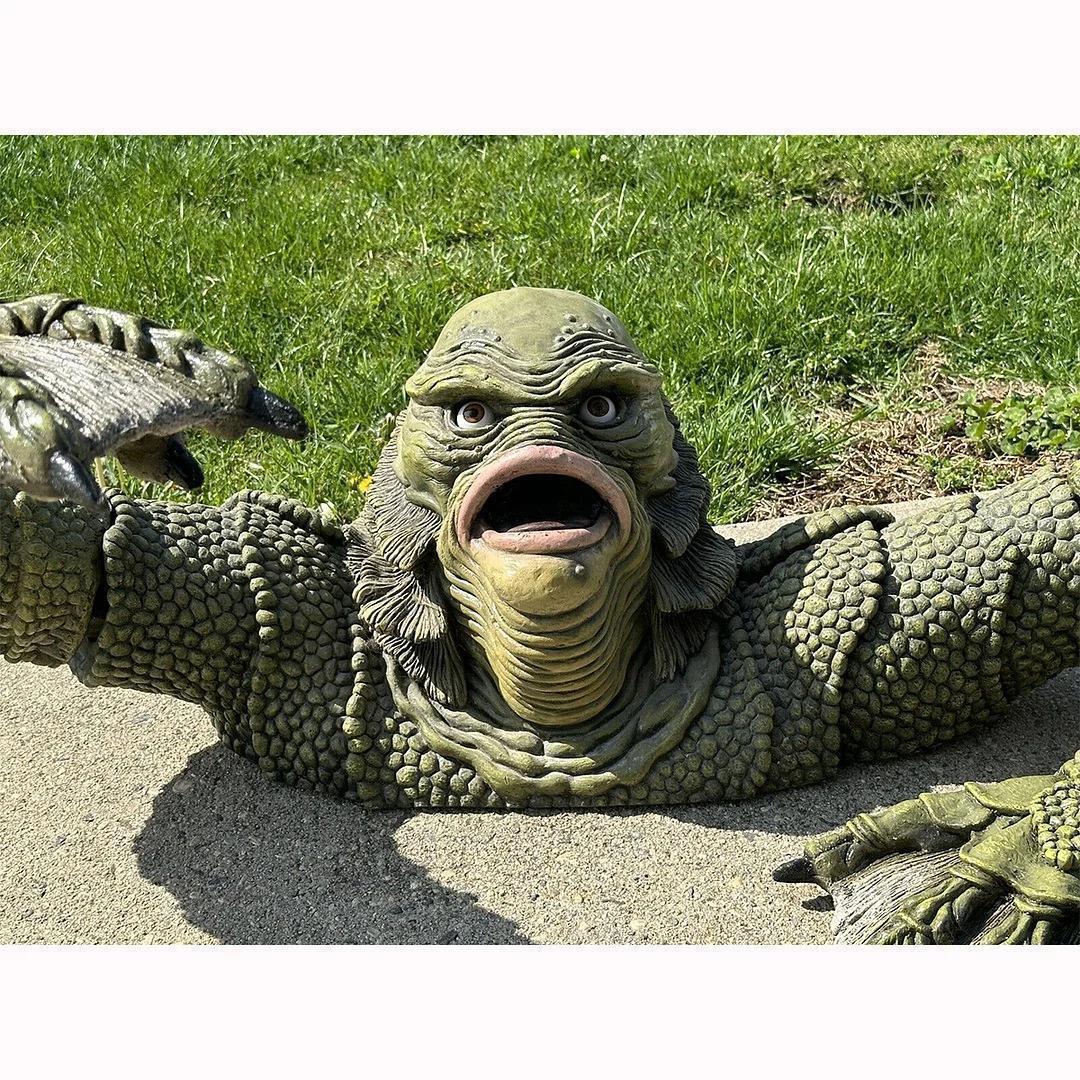 Creature of the outlet Black Lagoon Sculpture