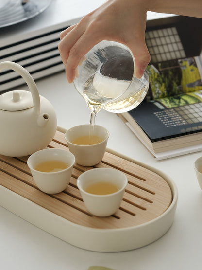 Zestaw herbaty kungfu z infuzorem rączki pętli, ciepłą matową krem