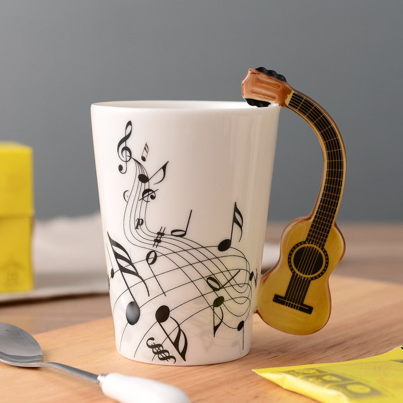 Novelty Music Note Cup Ceramic Guitar Coffee Mugs Personlighet Te/Milk/Juice/Lemon Water Bottle Christmas Födelsedagspresent