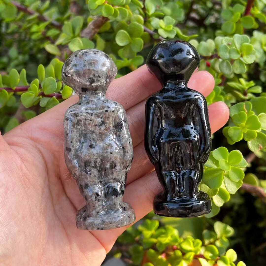 Vysoce kvalitní obsidián 、 Yooperlite Alien Skulls Stone Carving Figure Hoéf Crystal Socha Dekorace Gemstone Craft dárek