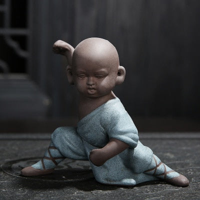 تمثال راهب صغير النحت تمثال السيراميك ديكور المنزل الحرف النمط الصيني طقم شاي النحت تمثال بوذا أفضل هدية