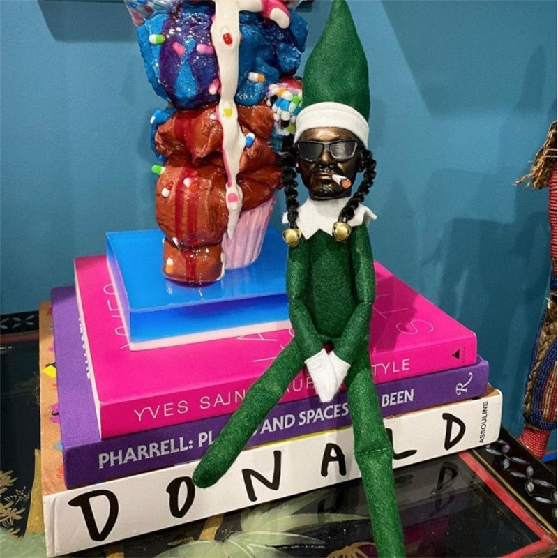 Poupée elfe de noël Snoop créative sur un perron, décorations de noël pliées, ornements en Latex pour la maison, jouets cadeaux 