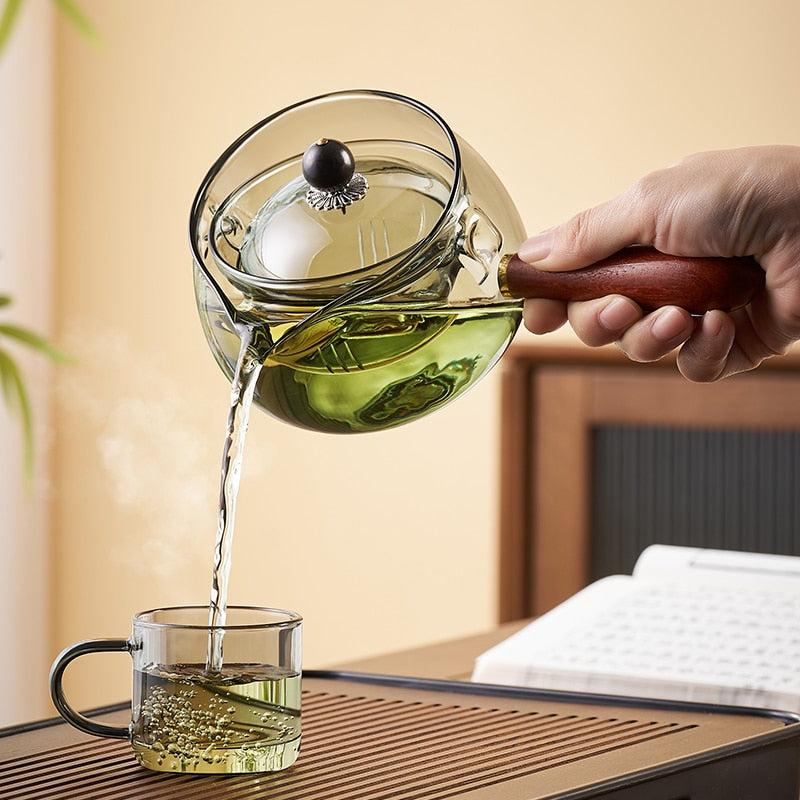 Szklany czajniczka z drewnianą ceremonią herbaty chińska herbata kung fu herbata przezroczysta zestaw herbaciela bokiem szklany czajnik