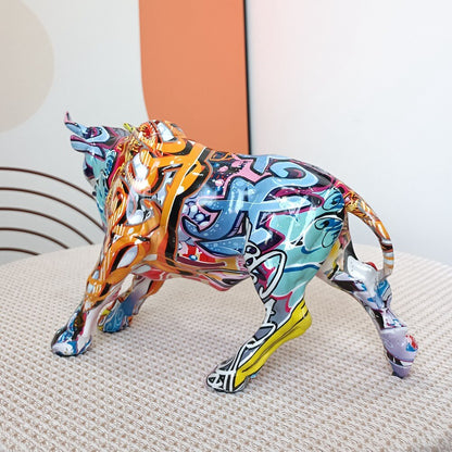 Граффити заряжая бычья статуя смола Miami Animal Feng Shui Art Modern Sculpture Home Living Room Украшение офис подарки.