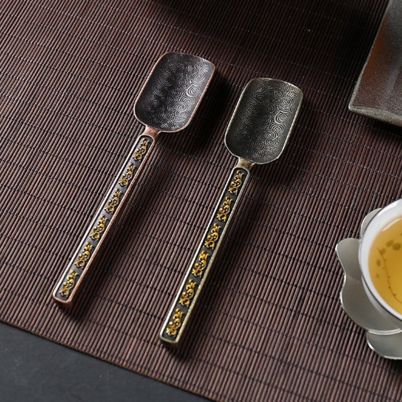 Colher de chá de bronze feita à mão