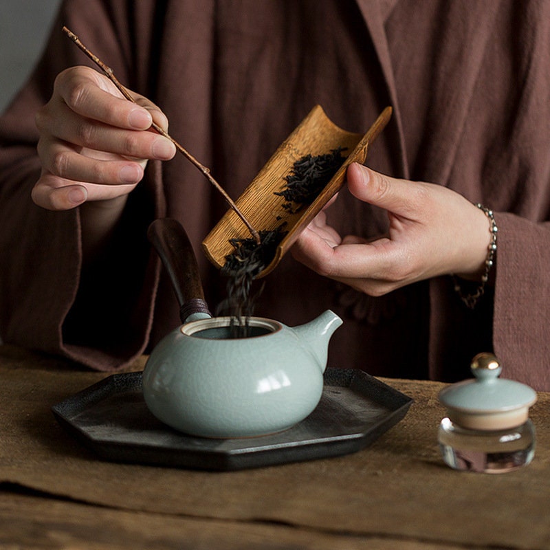 Ceramiczny czajnik kyusu z drewnianym uchwytem bocznym I japoński ceramiczny czajniczka