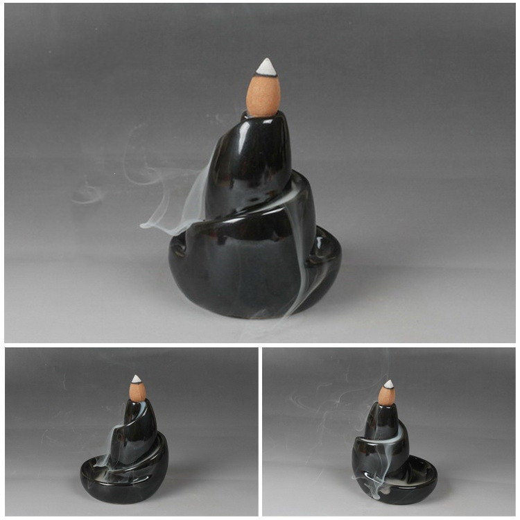 Minimalistisk keramisk rökelse brännare vattenfall sandelträ rök