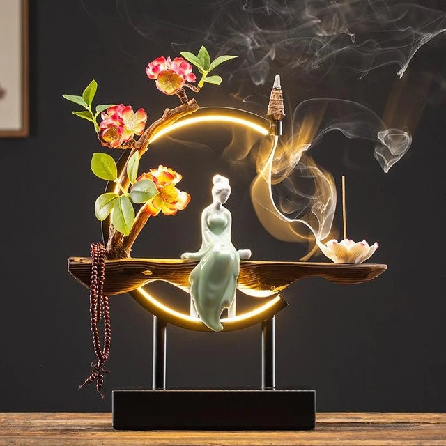 Vesiputous takaisinvirtaus suitsukkeita kartio- ja sauvan haltijapoltin naiset Buddhan kodin sisustus hirvi - keraaminen poltin käsintehty kukka