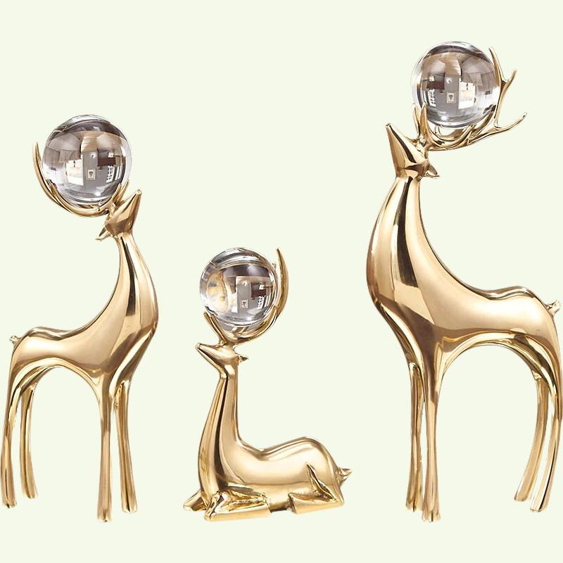 Ornamento in ottone di figura di cervo