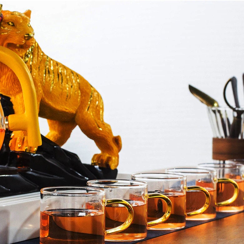 Tiger kinesisk te -set med lös bladteinfusör