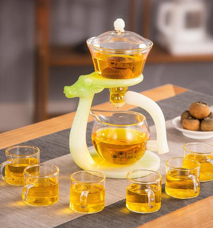 Çay seti ile yenilik geyiği benzersiz çaydanlık