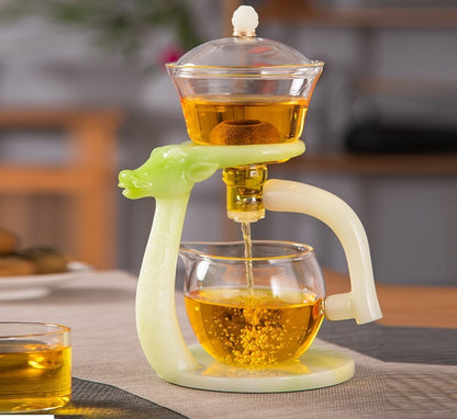 Çay seti ile yenilik geyiği benzersiz çaydanlık