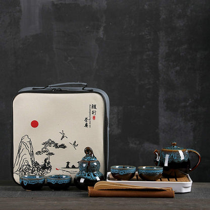 Kungfu -teepalvelu kannettavan matkan kanssa teekannun kanssa